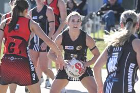 Wangaratta midcourter Leah Jenvey looks to get the pass away during the Magpies' clash against the Saints at Norm Minns Oval. Picture by Mark Jesser.
