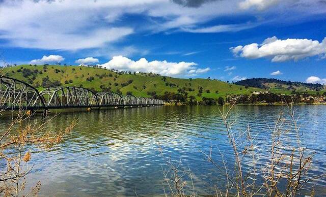 PHOTO OF THE DAY: @adriennehartnett "Pretty piece of paradise 🌾 #thisistheborder #humedam #bethangabridge #Albury #paradise"