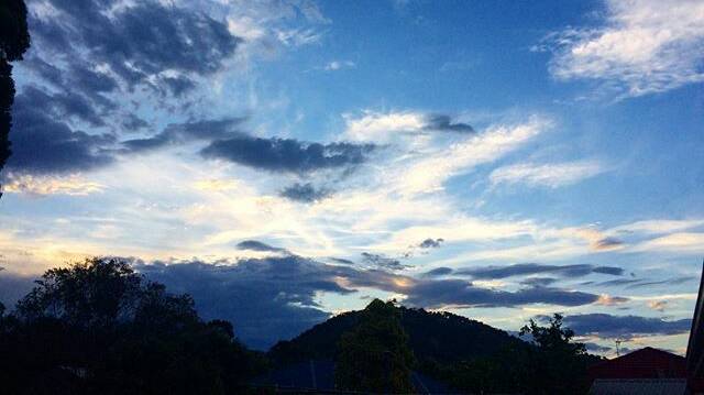 PHOTO OF THE DAY: @trossow91 "Backyard sunsets ☀️ #home #theborder #wodonga #albury #sunset"