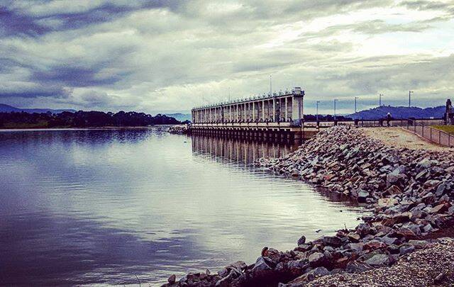 @sharikamor: Hume Dam #humelake #humedam #dam #nsw #albury #alburywodonga #australia (via Instagram)