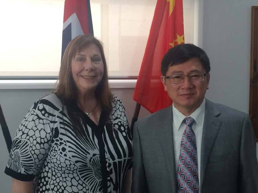 Jennifer Weller and Guizhou United Front Work Department Vice Minister Wang Maoai