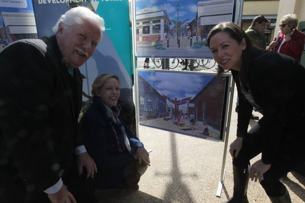 EXCITING PLANS: Chiltern Tourism and Development Association president Kevin Mayhew, Mayor Jenny O’Connor and Northern Victoria MLC Jaclyn Symes with the plans for the upgraded Martins Lane.