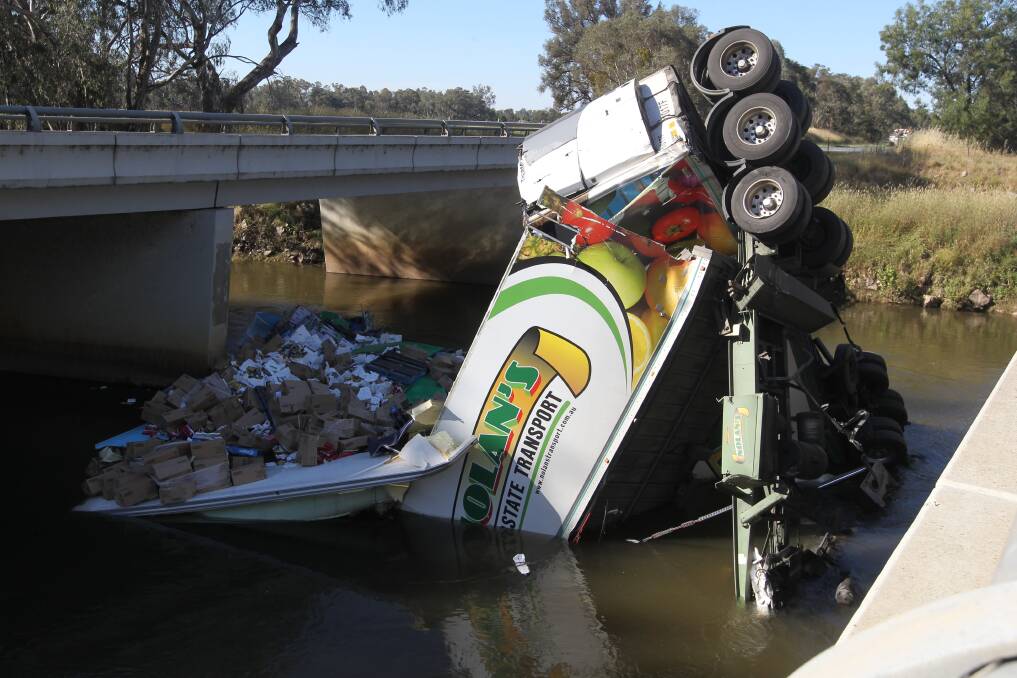 MIRACLE: The driver of his truck crash was taken to Wangaratta hospital with minor injuries after swimming out of this truck crash. Picture: SHANA MORGAN