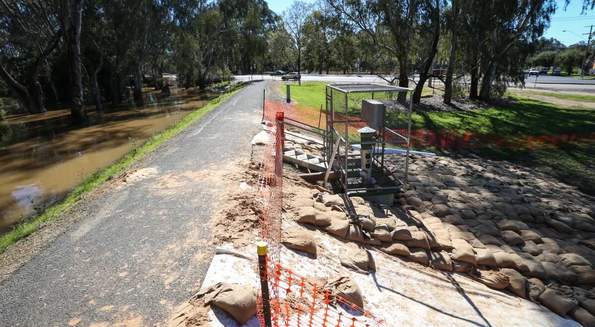 PLUG: The SES worked through Friday night sandbagging a breached levee on Parfitt Road in Wangaratta, and nearby residents were evacuated.
