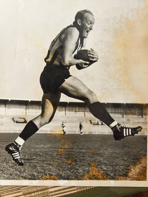 Henderson in action during his playing days at Collingwood.
