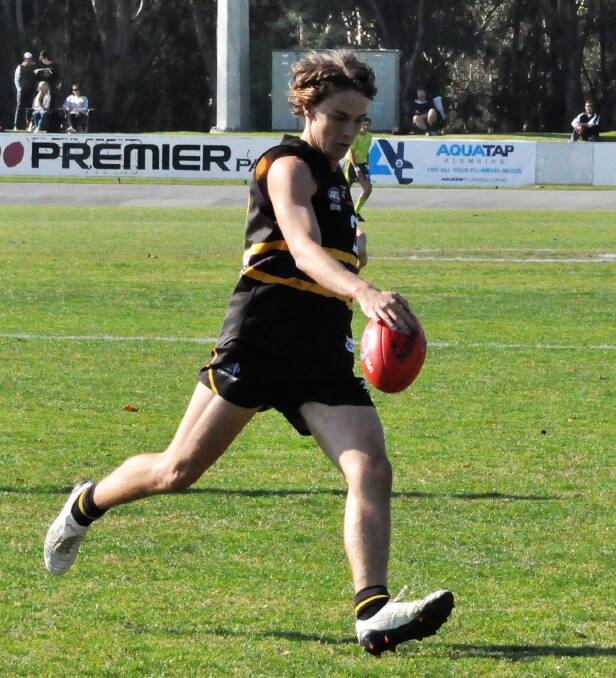 ON THE MOVE: Wodonga's Harry Jones will be looking to provide plenty of run for the Murray Bushrangers on Sunday. Picture: STEPHEN HICKS