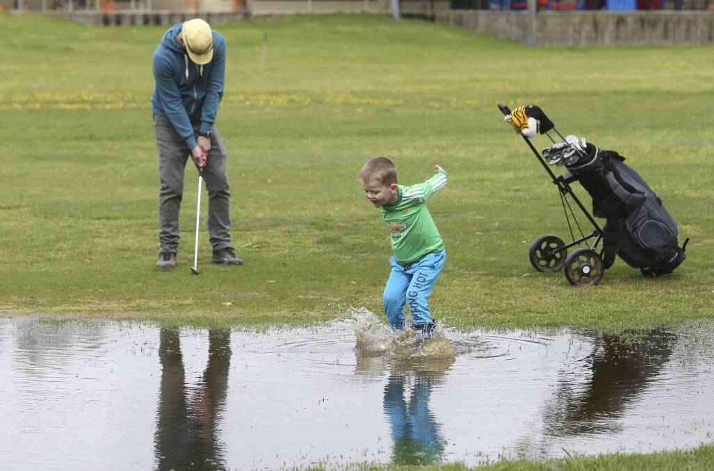 MAKING A SPLASH: Reuben Hackett had a ball while his father, Rob, played a shot at Wodonga Golf Club. Picture: ELENOR TEDENBORG