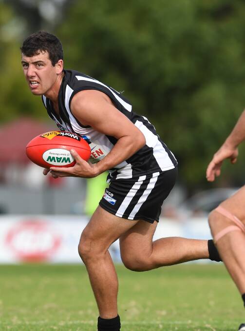 Daniel Mannagh checks out his options for the Murray Magpies on Saturday.