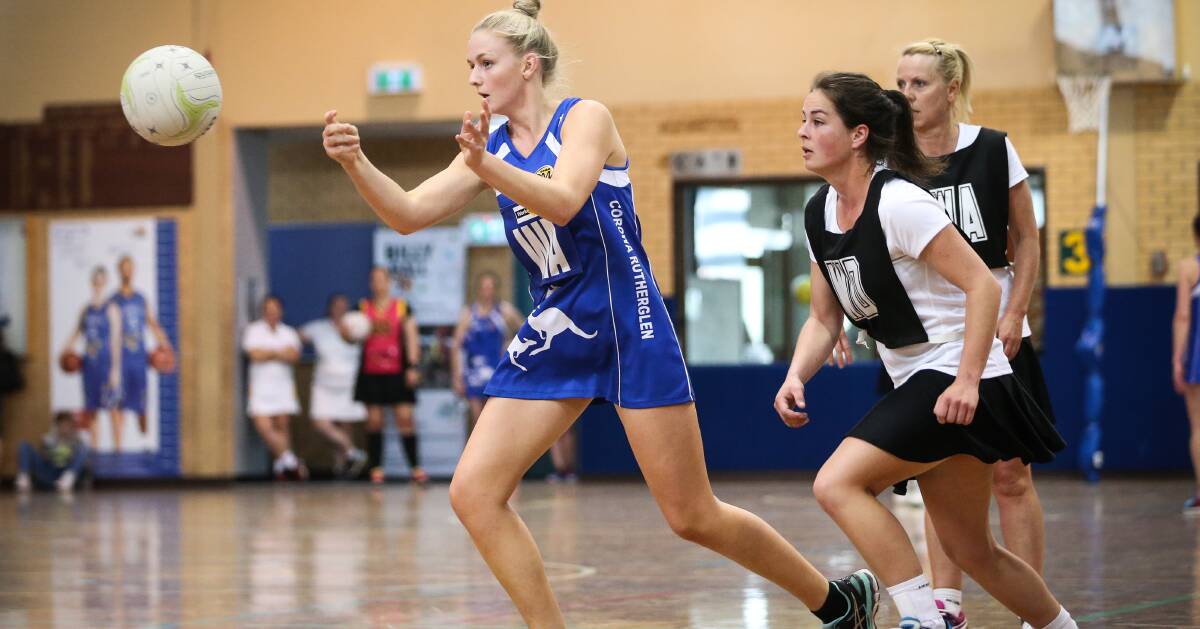 TOO STRONG: Corowa Rutherglen's Georgie Schulz was in the thick of the action in the Swan Netball Classic. Picture: JAMES WILTSHIRE