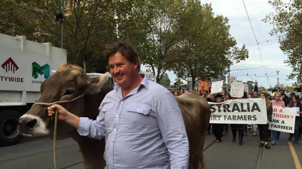 Hundreds of people took to the streets of Melbourne today at a rally in support of the Australian dairy industry. 