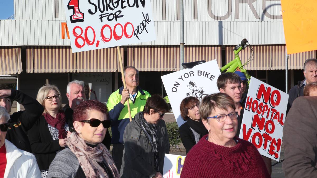 NSW Premier dodges protesters in Riverina