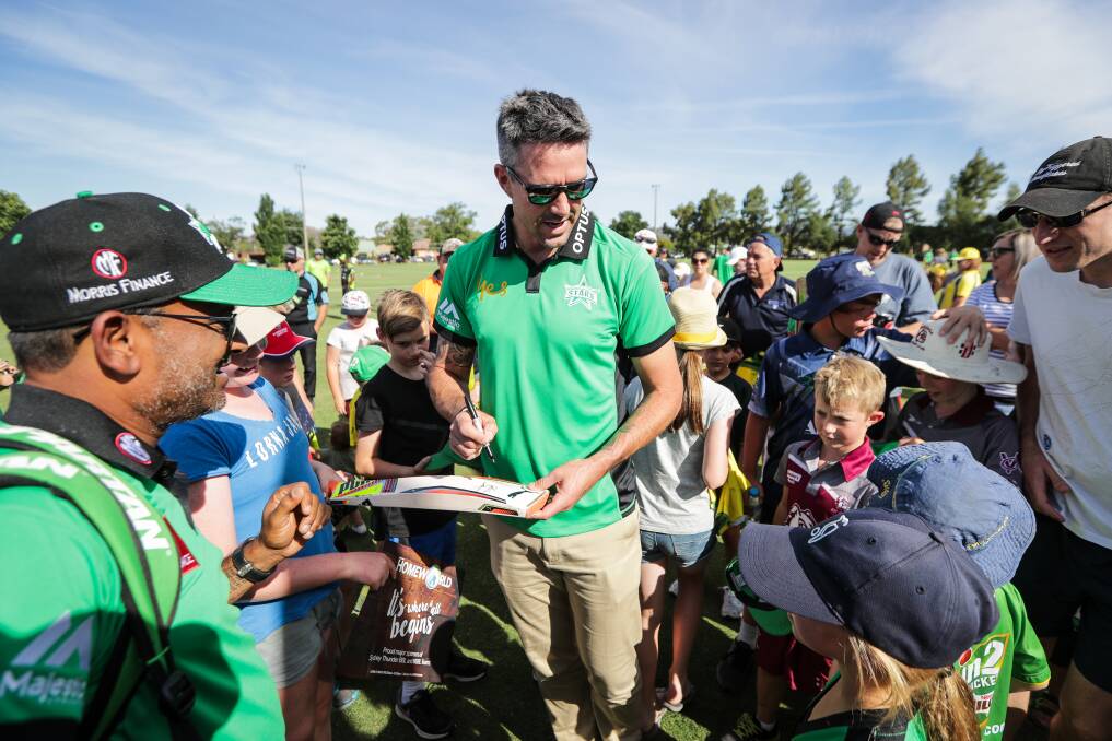 KING OF THE KIDS: Melbourne Stars' batsman Kevin Pietersen
was the target for many of the youngsters at Monday's
family day. Picture: JAMES WILTSHIRE