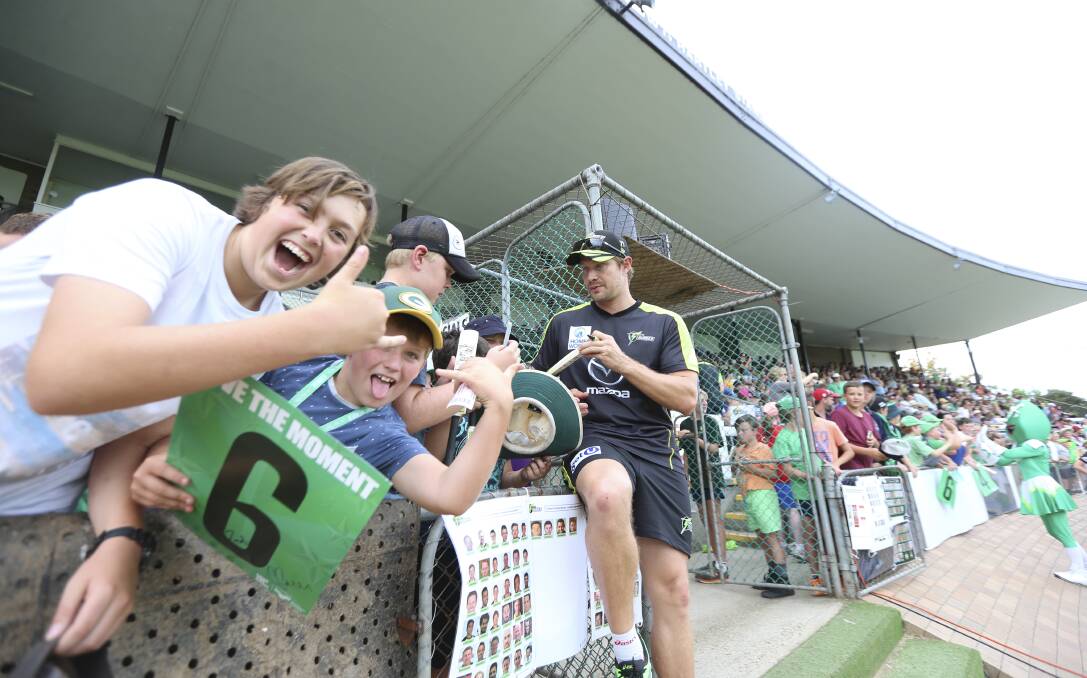 BIG NAME: Injured Sydney Thunder captain Shane Watson meets some of his local fans during Tuesday's Border Bash. Picture: JAMES WILTSHIRE