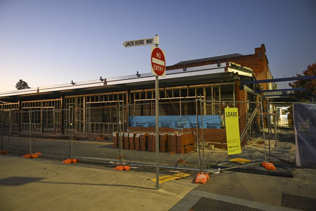 Construction is progressing on a new six-tenant building on High Street and Jack Hore Way in Wodonga, which will house a mix of food and retail businesses. Picture by Mark Jesser