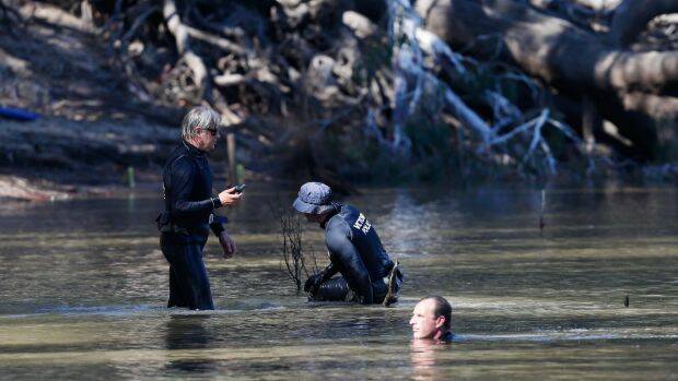 TRAGIC: The search for the little boy in the Murray River at Moama in March. Picture: RIVERINE HERALD