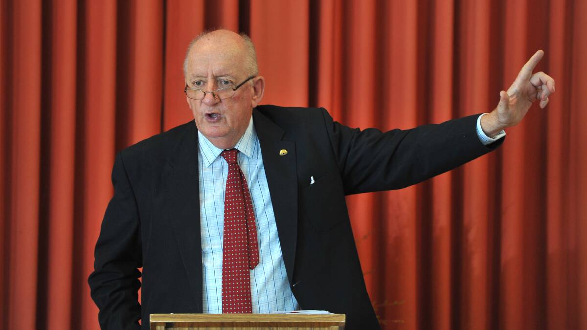 WARNING: Long-serving Riverina politician and former Howard government Deputy Prime Minister Tim Fischer says Labor is ready to capitalise on government infighting.