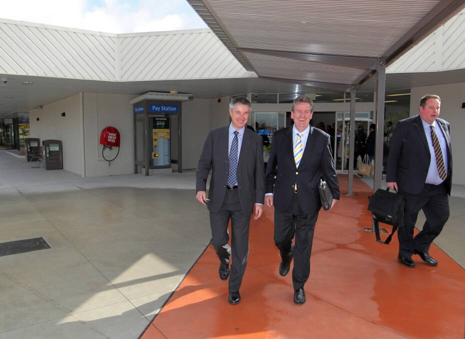 Barry O’Farrell at Albury airport with the member for Albury Greg Aplin after fog delayed his plane’s arrival in June 2012.