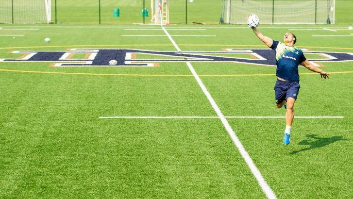 Pass reception: Matt Toomua collects a high ball during the Wallabies' training session at Notre Dame University. Photo: ARU Media/Stuart Walmsley