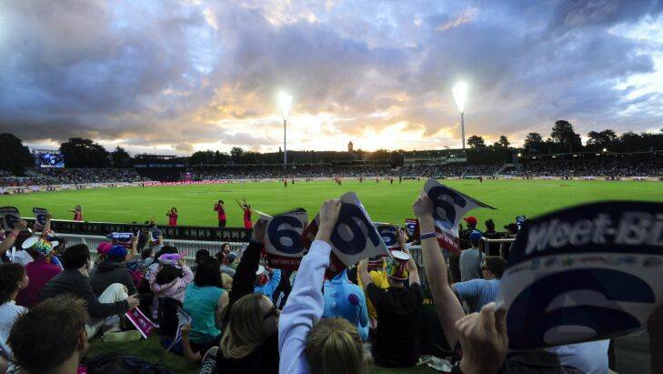 NEWS: The crowd during the T20 Big Bash League at Manuka oval in Canberra where Sydney Sixers take on Perth Scorchers. 28th January 2015. Photo by Melissa Adams of. The Canberra Times.