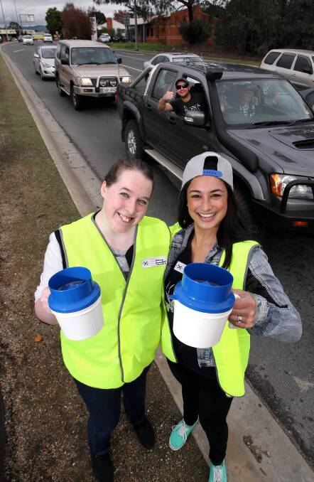 Abbey Deanshaw and Lendel Bakes raising money in Wodonga on Saturday for the New Life Chapel’s Youth Alive event. Picture: KYLIE ESLER