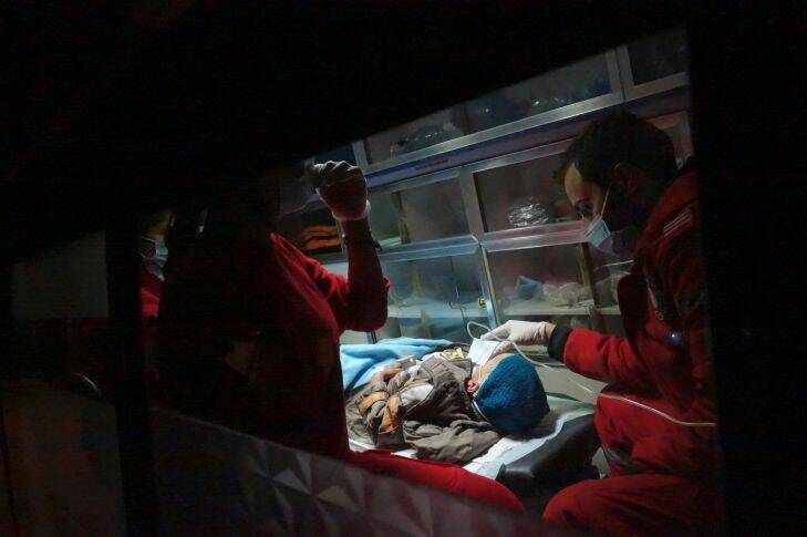 Moademiyeh. A severely ill child is evaculated by ambulance by Syrian Arab Red Crescent first aiders from the besieged city during a joint aid operation by the Syrian Arab Red Crescent and the ICRC.
"Fake news" in the Syria war. Photo: KRZYSIEK, Pawel