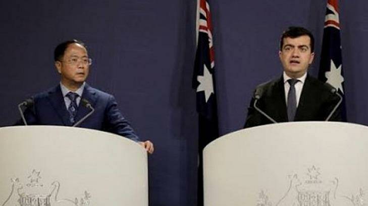 Yuhu Group CEO Huang Xiangmo and Sam Dastyari at a press conference for the Chinese community in Sydney on June 17. Photo: Supplied