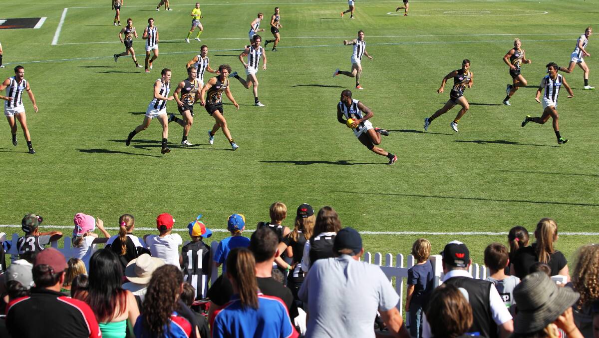 Heretier Lumumba takes possession on the wing at a packed Norm Minns Oval. Pictures: MATTHEW SMITHWICK