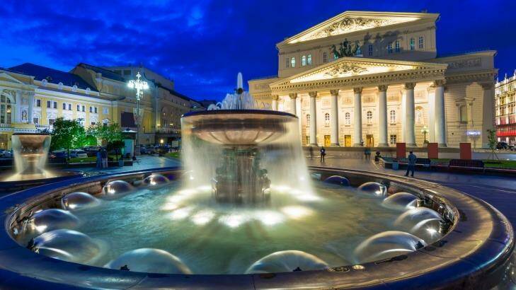 Night view of Bolshoi Theatre and Fountain in Moscow. Photo: iStock