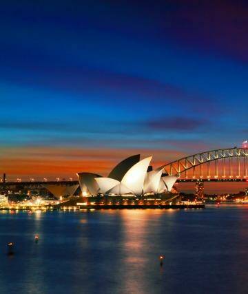 Iconic Sydney: the Sydney Opera House and Sydney Harbour Bridge at  sunset. Photo: 123rf