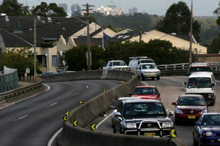 Newish units near Pymble shops on the Pacific Highway  on Tuesday 28, March, 2006    SMH News Regrade    photo by Peter Morris    story Bonnie Malkin