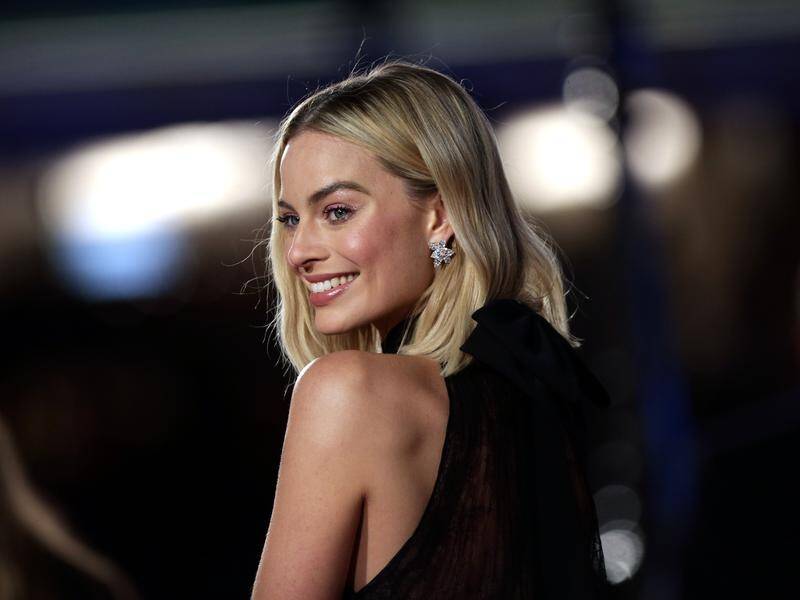 Australian actress Margot Robbie has defended the portrayal of domestic violence in I, Tonya.