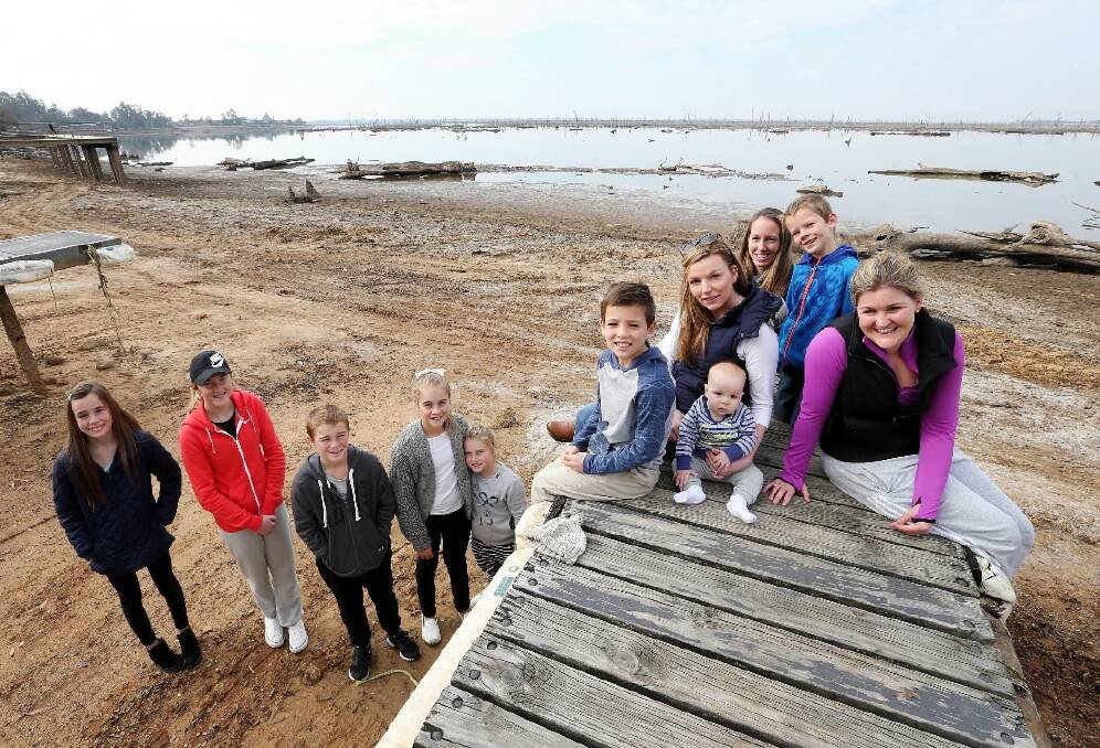 Tahlia Potter, 11, Maddie Kennedy, 15, Joeb Kennedy, 10, Tilly Kennedy, 12, Mylah Kennedy, 6, Jaxon Potter, 8, Nicole Potter with Charlie Lappin, 6 months, Megan Wood, Declan Wood, 6, with group spokesperson Kaitlyn Cummins. Picture: JOHN RUSSELL
