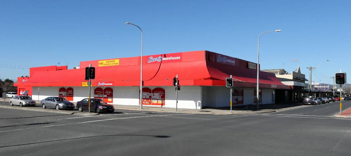 Sam’s Warehouse in North Albury is advertising its imminent closure, but receivers for parent company DSG Holdings say the store is safe for now.
Pictures: PETER MERKESTEYN