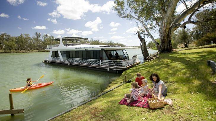 Riverside relaxation: A family picnic on the banks of the Murray River, Mildura. Photo: Robert Blackburn