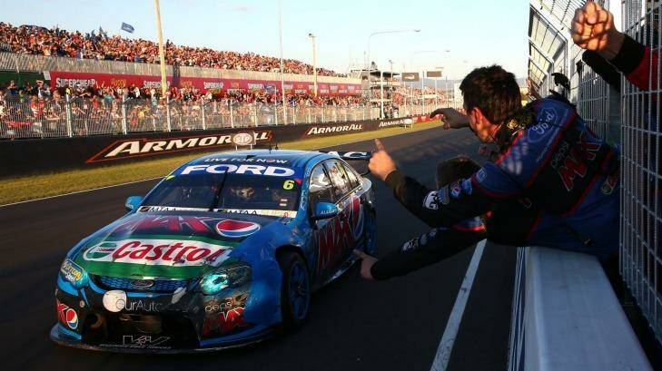 Dramas: Chaz Mostert charges for the line in the Bathurst 1000. Photo: Robert Cianflone
