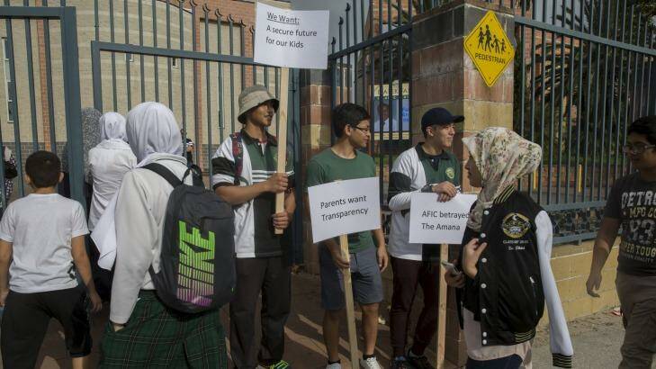 Parents and students at Malek Fahd Islamic School in Sydney's west meet to discuss the allegations of mismanagement  Photo: Michele Mossop
