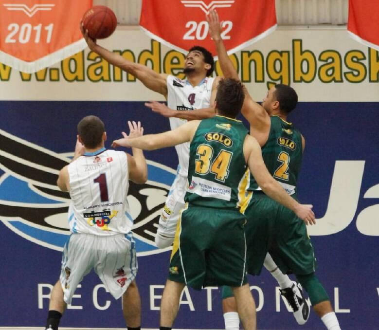 Star Bandit Cory Dixon, centre, started well against Dandenong before being fouled out.