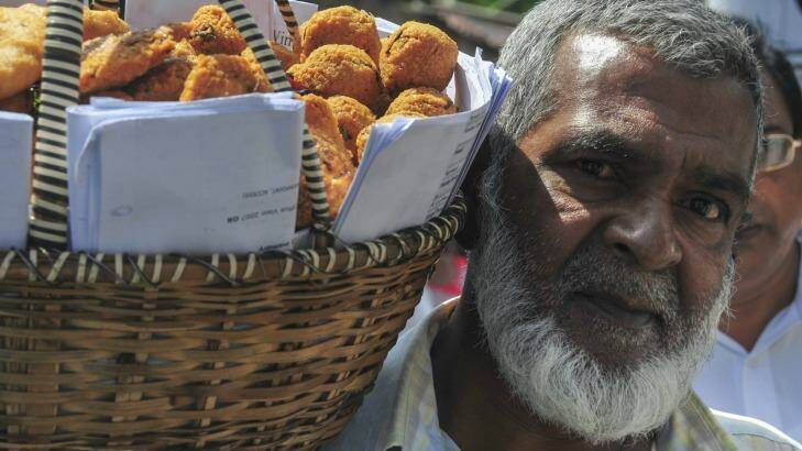 Market vendors selling produce in Hikkaduwa, Sri Lanka. Photo: PhuongPhoto
