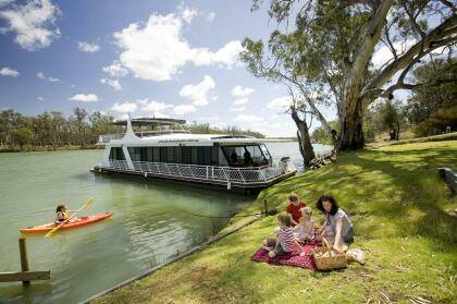 Riverside relaxation: A family picnic on the banks of the Murray River, Mildura. Photo: Robert Blackburn