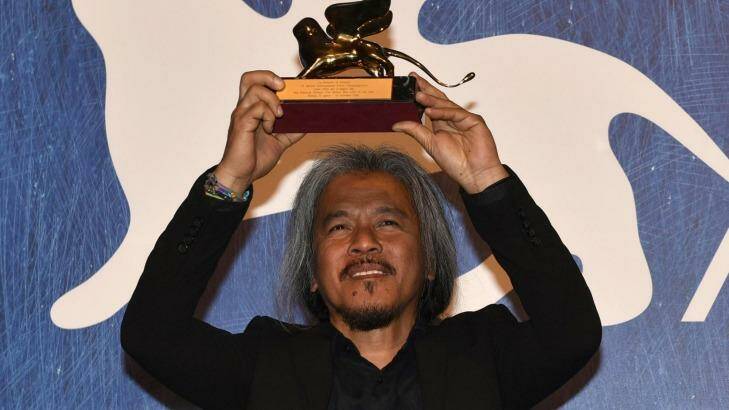 Filipino film maker Lav Diaz holds the Golden Lion award for his movie Ang Babaeng Humayo (The Woman Who Left) during the awards ceremony of the 73rd Venice International Film Festival. Photo: M. Angeles Salvador/AP