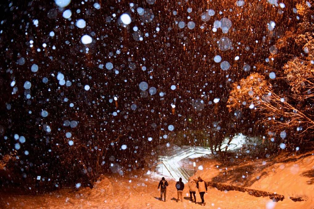 SPRING FALL: Snow is continuing to fall across the apline region, with falls predicted for Saturday and Tuesday next week. Sun and showers will continue in Albury-Wodonga. Picture: FALLS CREEK