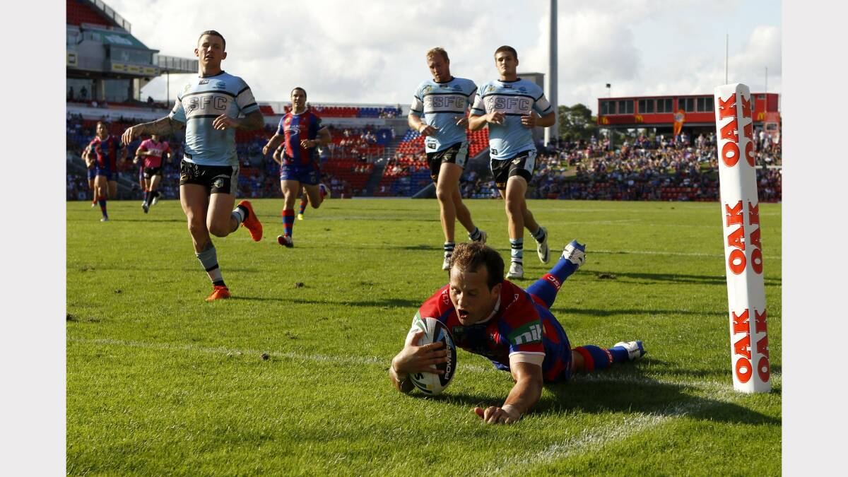  Knights player Tyrone Roberts scores a try. Photo:  JONATHAN CARROLL