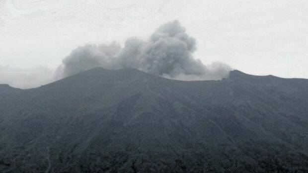 A grey plume began coming out from Mt Agung in the afternoon. Photo: Supplied