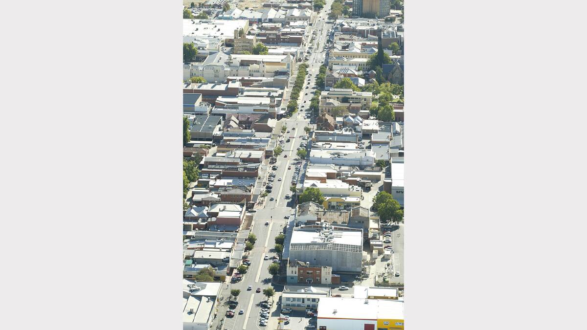 Aerial picture of Albury's Dean Street.