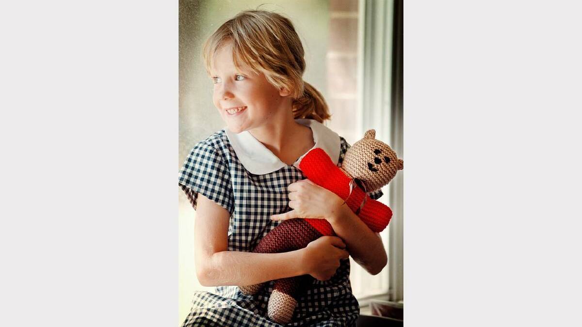 Jessica Carlson, 7, found comfort in a trauma teddy after breaking her arm. Picture: CHRIS McCORMACK