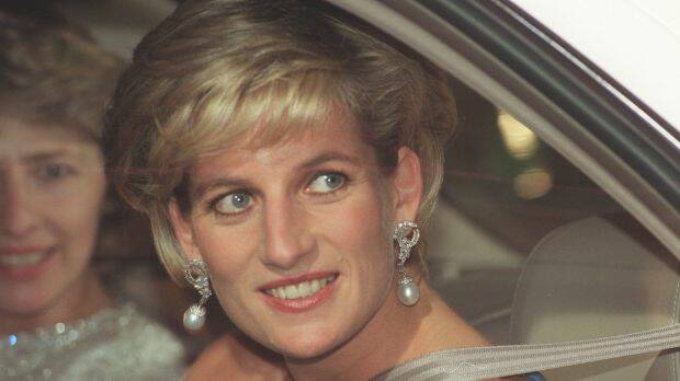 Diana arrives at the Sydney Entertainment Centre for the Victor Chang Dinner, October 31, 1996. Photo: Robert Pearce
