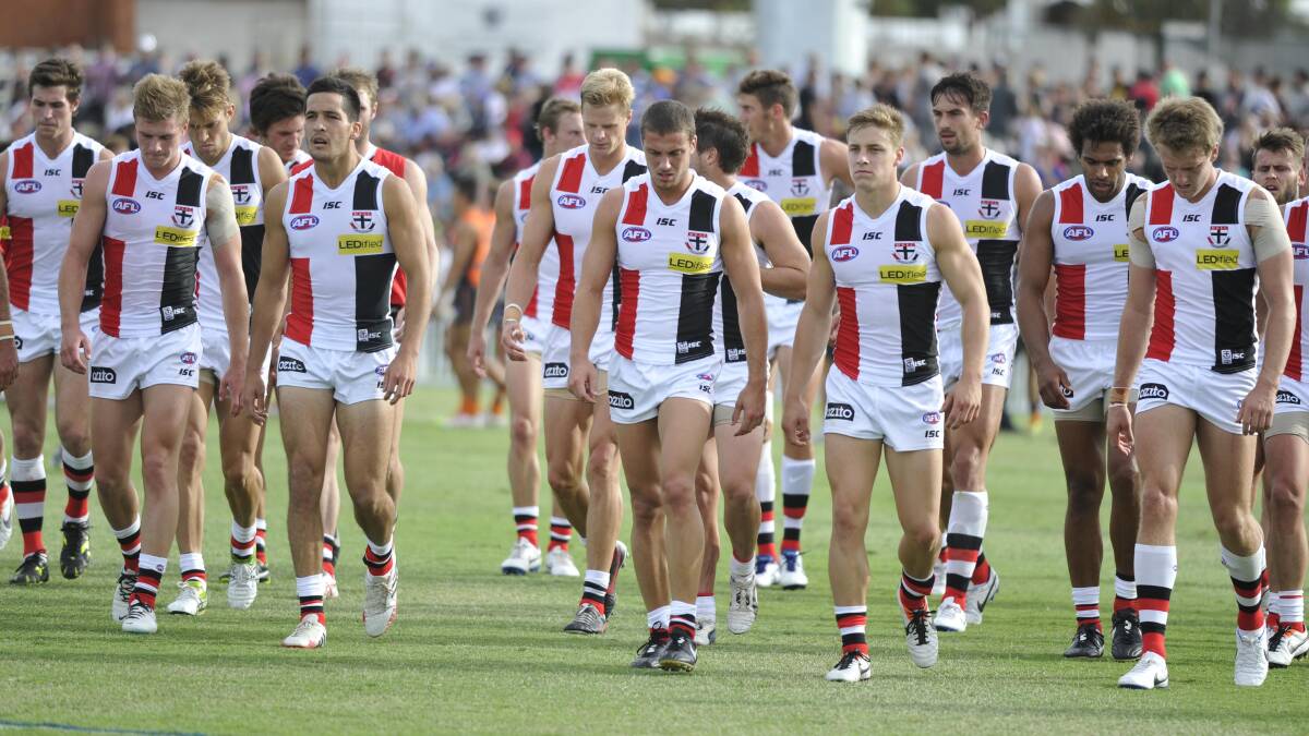 AFL: St Kilda Saints train before the game at Robertson Oval. Picture: Les Smith