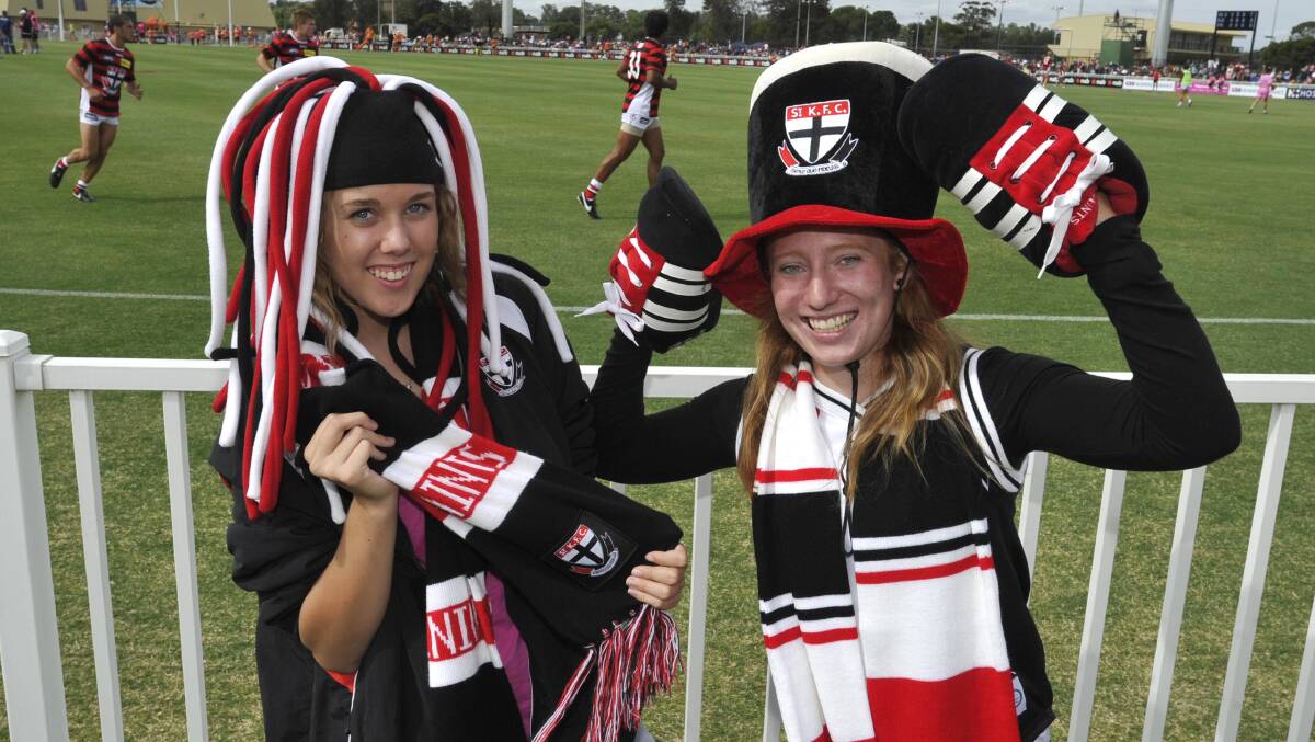 AFL: St Kilda fans Monique Wurtz, 16, of Brocklesby and Jess Heath, 15, of Urana. Picture: Les Smith