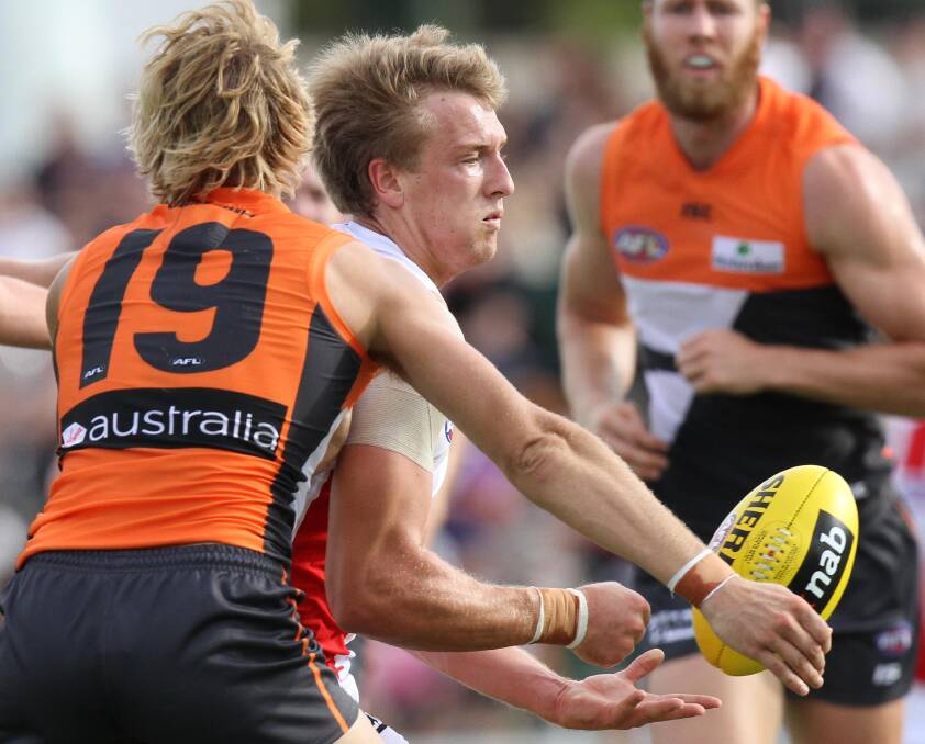 AFL: Giants' Nick Haynes attempts to block St Kilda's Tom Lee. Picture: Les Smith