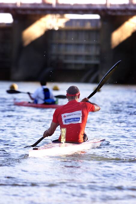 Murray River Marathon: Albury athlete, Tony Zerbst paddles out before the start of his race. Picture: MATTHEW SMITHWICK
